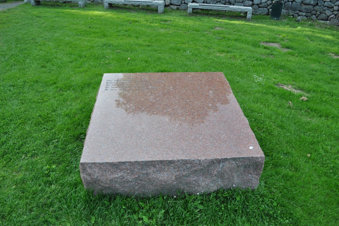 Bäckaby kyrkplats 2