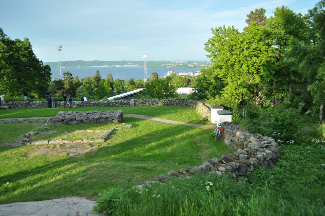 Bäckaby kyrkplats 4