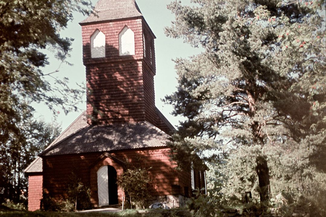 Bäckaby kyrkplats 5