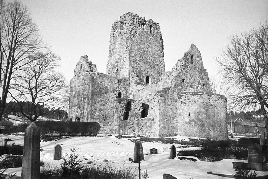 Sankt Olofs kyrkoruin 8
